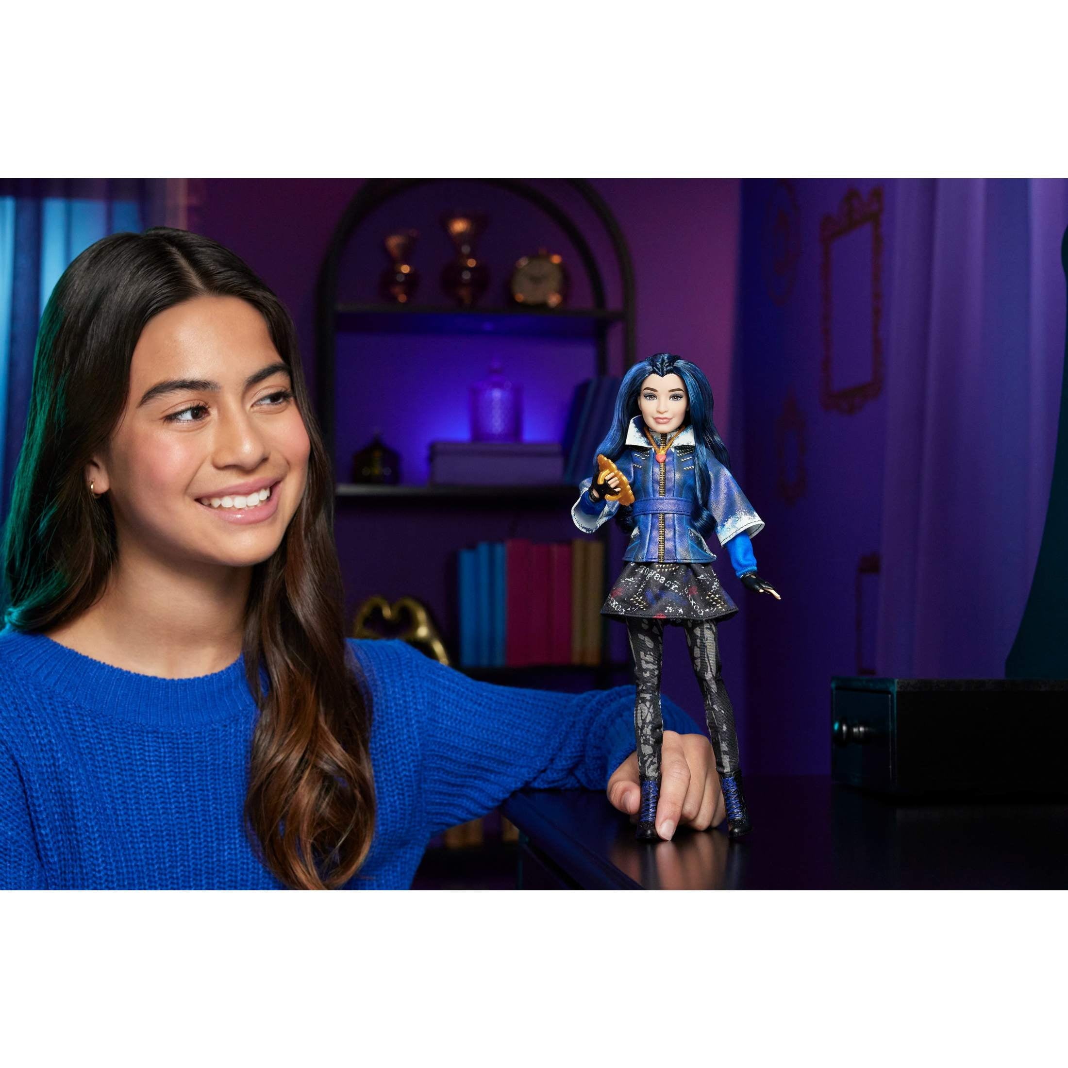 Disney Descendants Evie Isle of the Lost Anniversary Doll with Movie-Inspired Outfit & Accessory